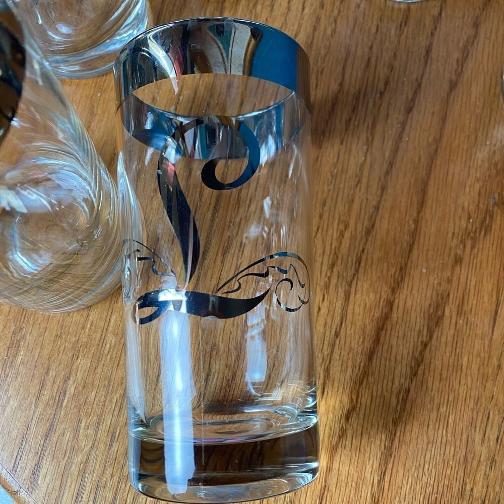 Mid Century Dorothy Thorpe Monogrammed glasses Silver rimed letter L set is 7